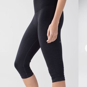 Lululemon in the flow crop ll